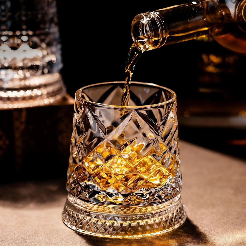 🥃✨Lyxigt 360° snurrande kristallglas – Stjärnskuret stressreducerande whisky- och vinglas, elegant europeisk bargåva, roterande glasmugg, snurrande glasmugg