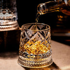 🥃✨Lyxigt 360° snurrande kristallglas – Stjärnskuret stressreducerande whisky- och vinglas, elegant europeisk bargåva, roterande glasmugg, snurrande glasmugg