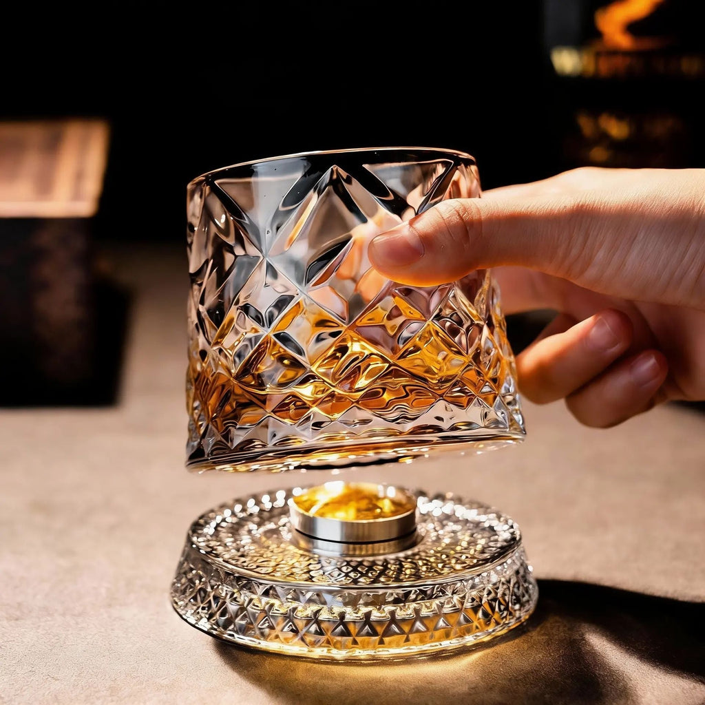 🥃✨Lyxigt 360° snurrande kristallglas – Stjärnskuret stressreducerande whisky- och vinglas, elegant europeisk bargåva, roterande glasmugg, snurrande glasmugg