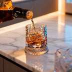 🥃✨Lyxigt 360° snurrande kristallglas – Stjärnskuret stressreducerande whisky- och vinglas, elegant europeisk bargåva, roterande glasmugg, snurrande glasmugg