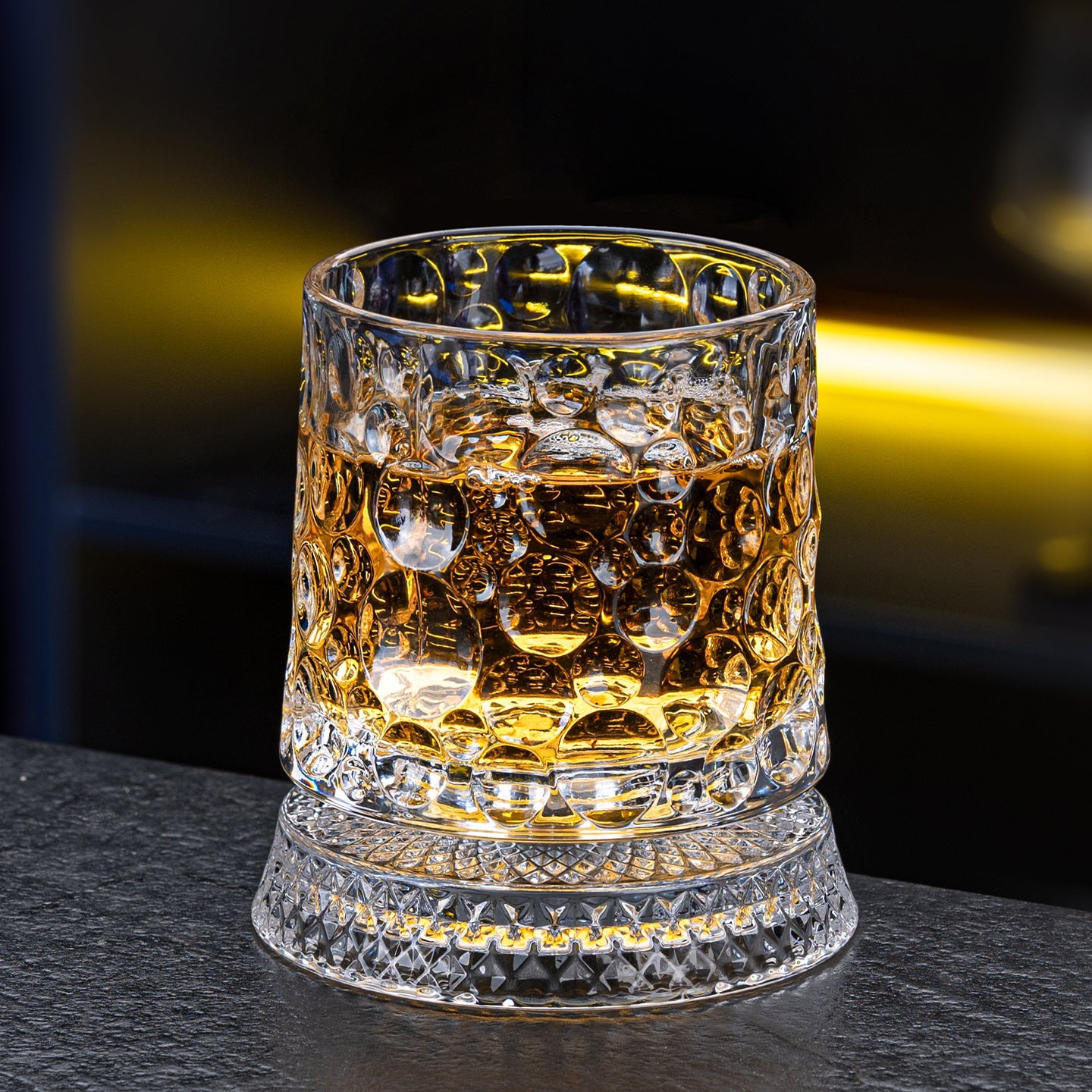 🥃✨Lyxigt 360° snurrande kristallglas – Stjärnskuret stressreducerande whisky- och vinglas, elegant europeisk bargåva, roterande glasmugg, snurrande glasmugg