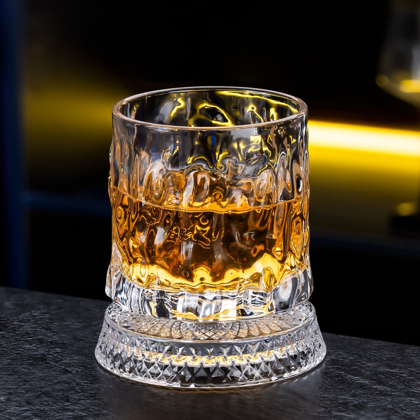 🥃✨Lyxigt 360° snurrande kristallglas – Stjärnskuret stressreducerande whisky- och vinglas, elegant europeisk bargåva, roterande glasmugg, snurrande glasmugg