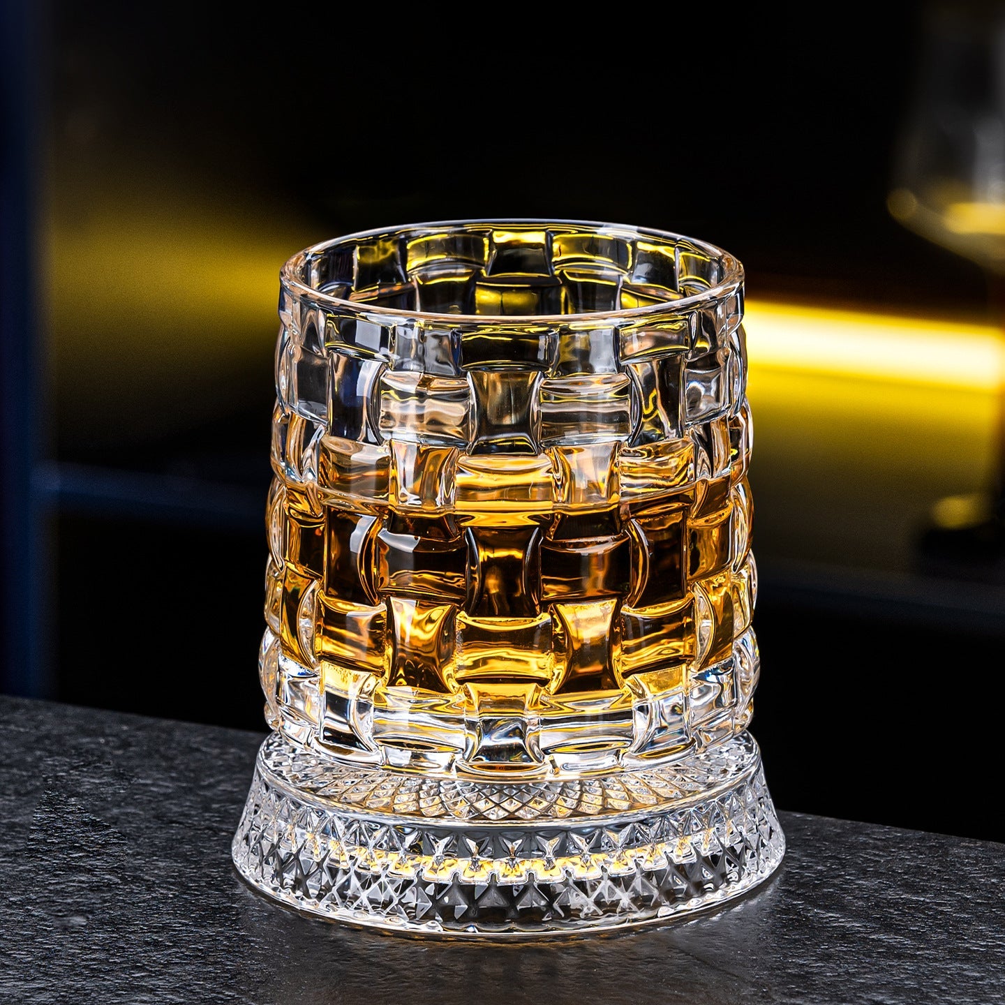 🥃✨Lyxigt 360° snurrande kristallglas – Stjärnskuret stressreducerande whisky- och vinglas, elegant europeisk bargåva, roterande glasmugg, snurrande glasmugg